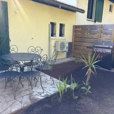 Cosy 1km From *
