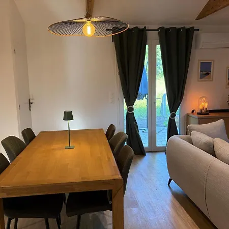 Cosy 1km From *