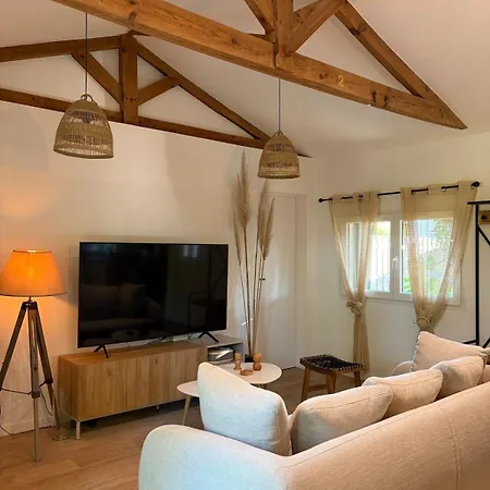 Cosy 1km From