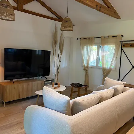 Cosy 1km From