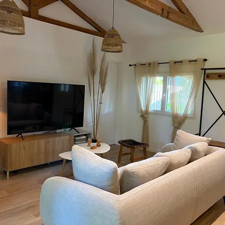 Cosy 1km From בית נופש